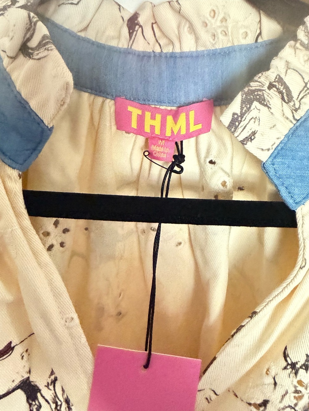 NWT THML Cream Equestrian-Print V-Neck Flutter Sleeve Blouse - Picture 5 of 5
